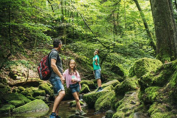 Familie im Monbachtal Bildnachweis: ©Locher Fotodesign & Manufaktur